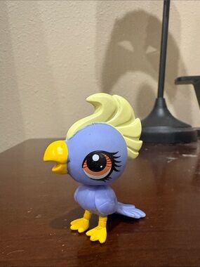 Purple Bird LPS Figurine with Yellow Beak and Crest